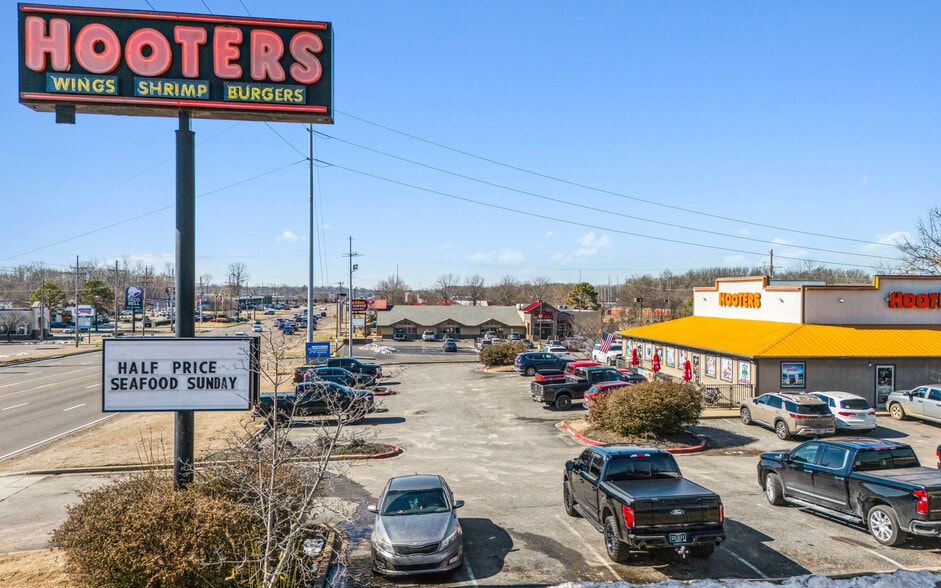 982 Goodman Rd W, Horn Lake, MS for sale - Building Photo - Image 2 of 9