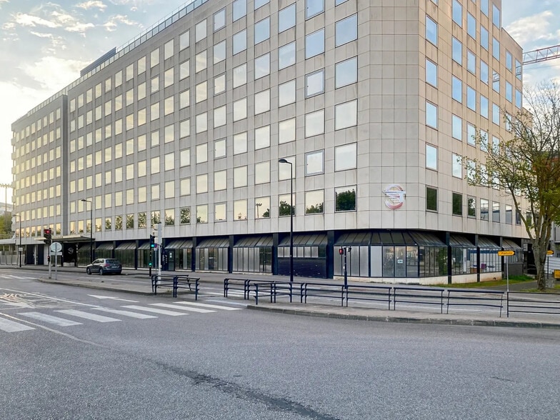 1 Rue Georges Stephenson, Montigny-le-Bretonneux for lease - Building Photo - Image 3 of 26