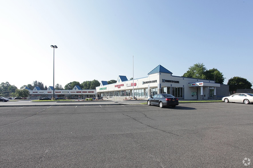740 Hoosick Rd, Troy, NY for lease - Primary Photo - Image 1 of 8