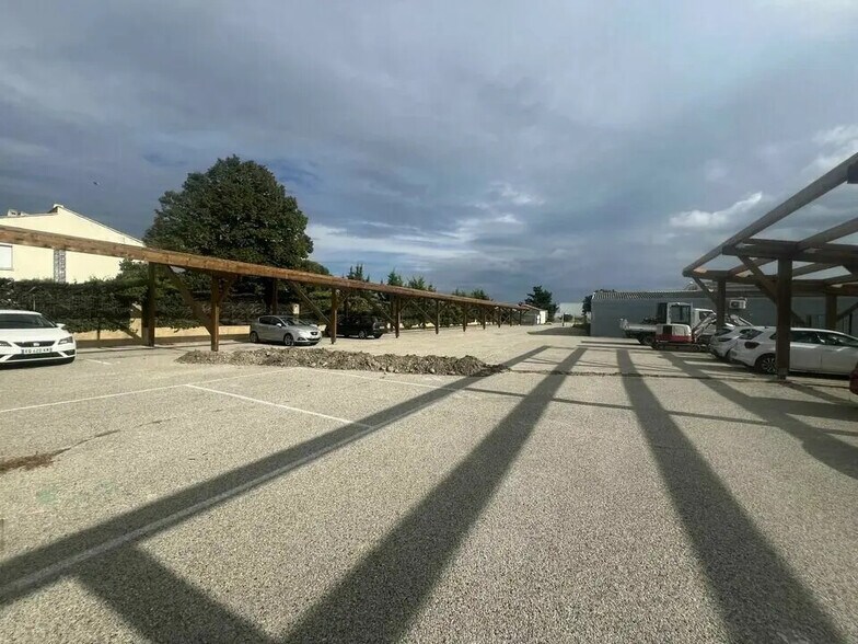 Industrial in PLAN-D'ORGON for lease - Building Photo - Image 3 of 5