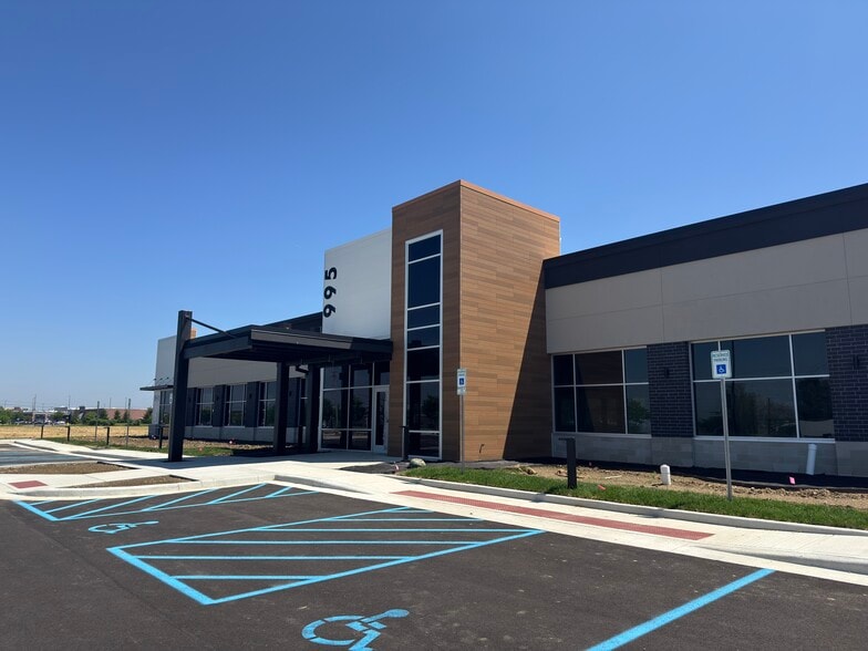 905 N Emerson Ave, Greenwood, IN for lease - Building Photo - Image 3 of 7