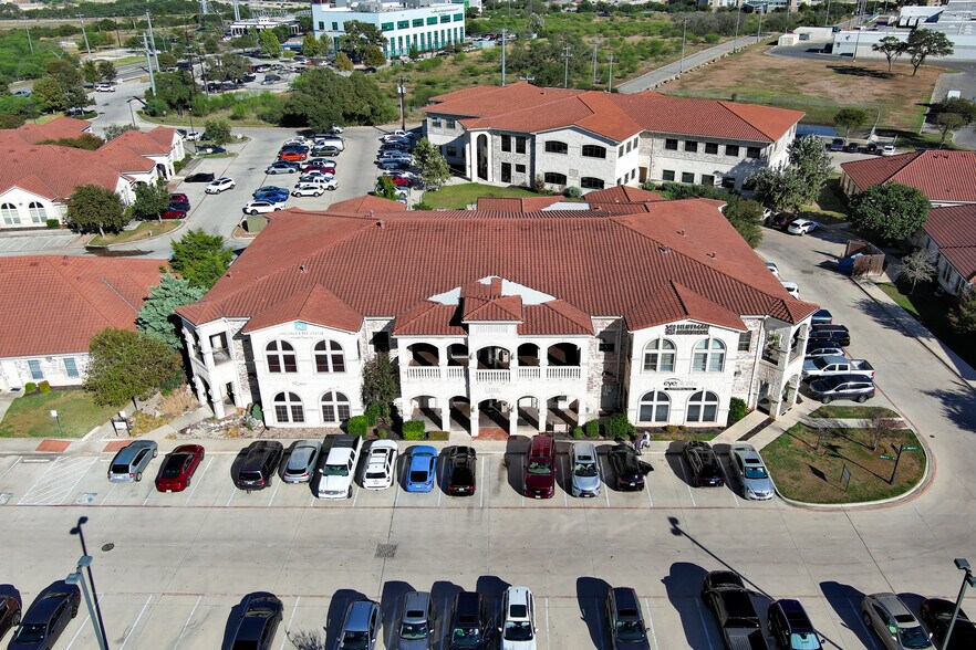 1314 E Sonterra Blvd, San Antonio, TX à louer - Photo du bâtiment - Image 3 de 15