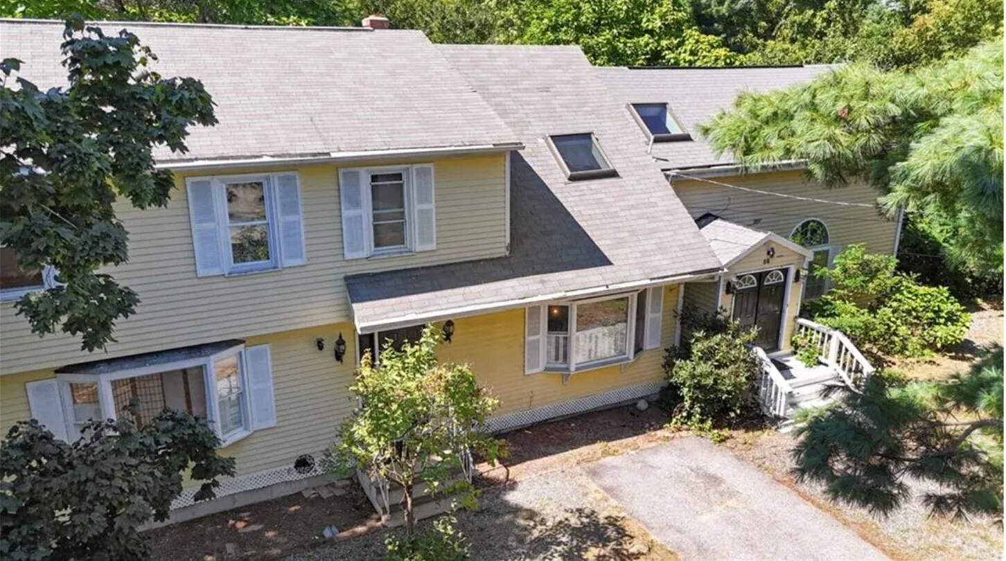 56 Pleasant View Ave, Greenville, RI à vendre Photo du bâtiment- Image 1 de 3