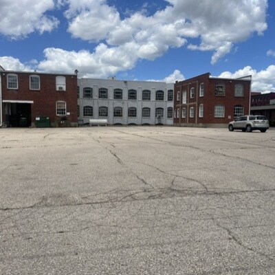 1117 E 3rd St, Dayton, OH à louer - Photo du bâtiment - Image 3 de 17