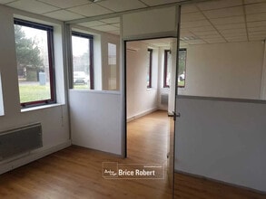 Bureau dans Vénissieux à louer Photo du bâtiment- Image 2 de 5