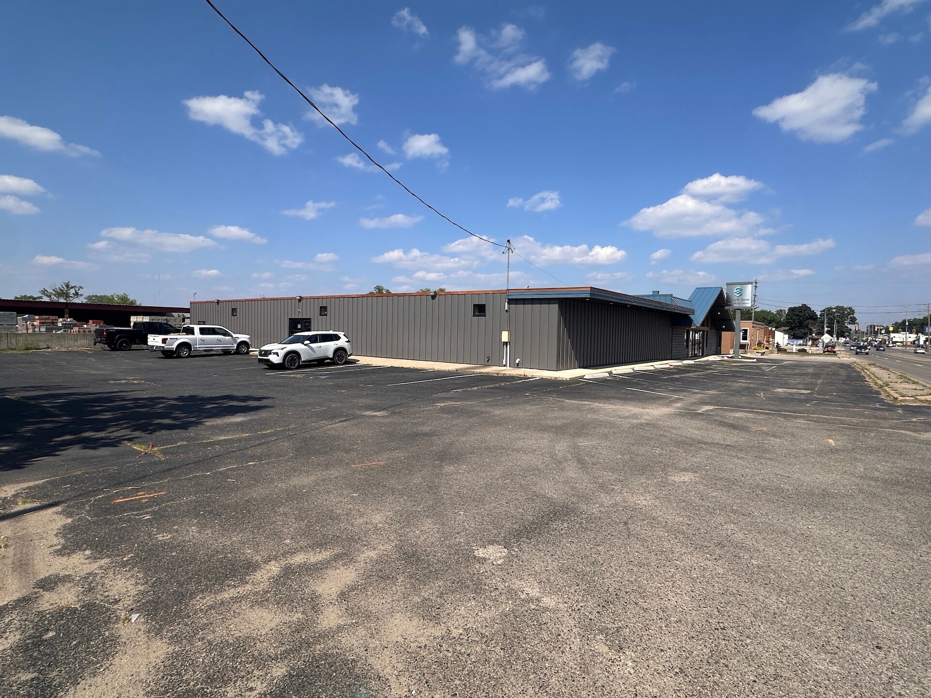 1623-1635 Chicago Dr SW, Grand Rapids, MI for lease Building Photo- Image 1 of 64