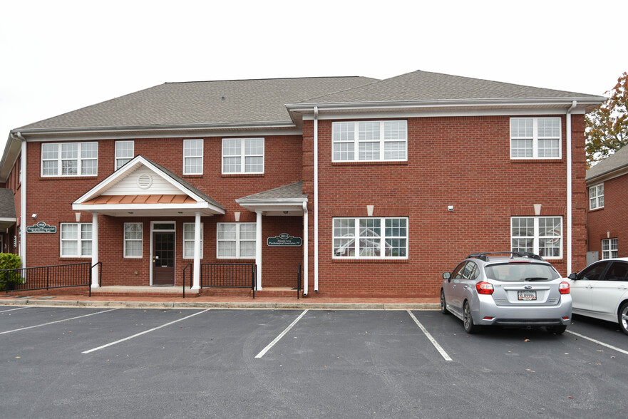 327 Dahlonega St, Cumming, GA for lease - Building Photo - Image 1 of 23