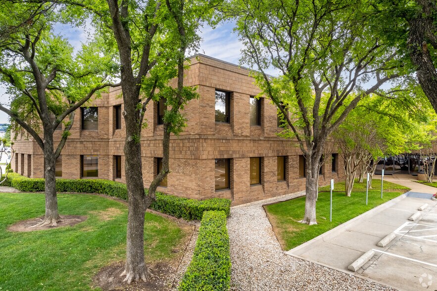 17000 Dallas Pkwy, Dallas, TX for lease - Building Photo - Image 1 of 15