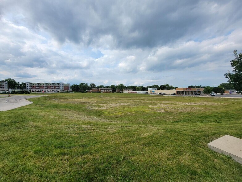 S74W16890 Janesville Rd, Muskego, WI à vendre - Photo du bâtiment - Image 3 de 5