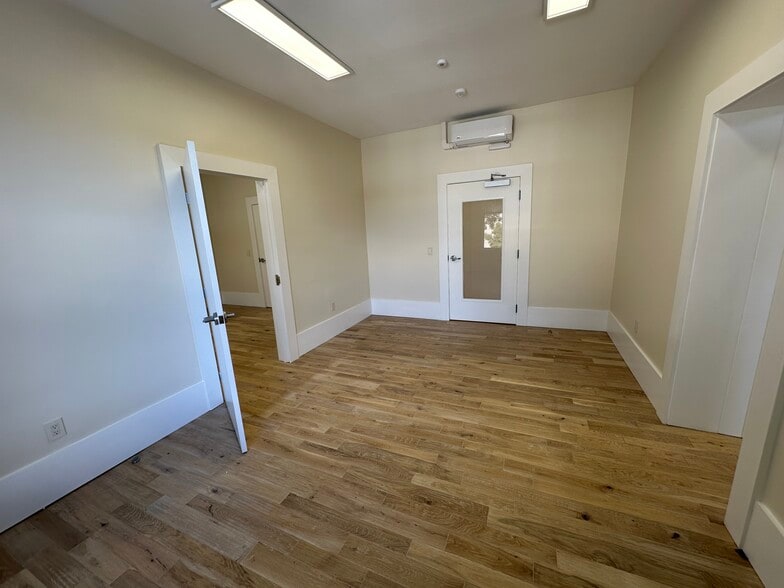 301 E 3rd Ave, San Mateo, CA à louer - Photo du bâtiment - Image 3 de 9