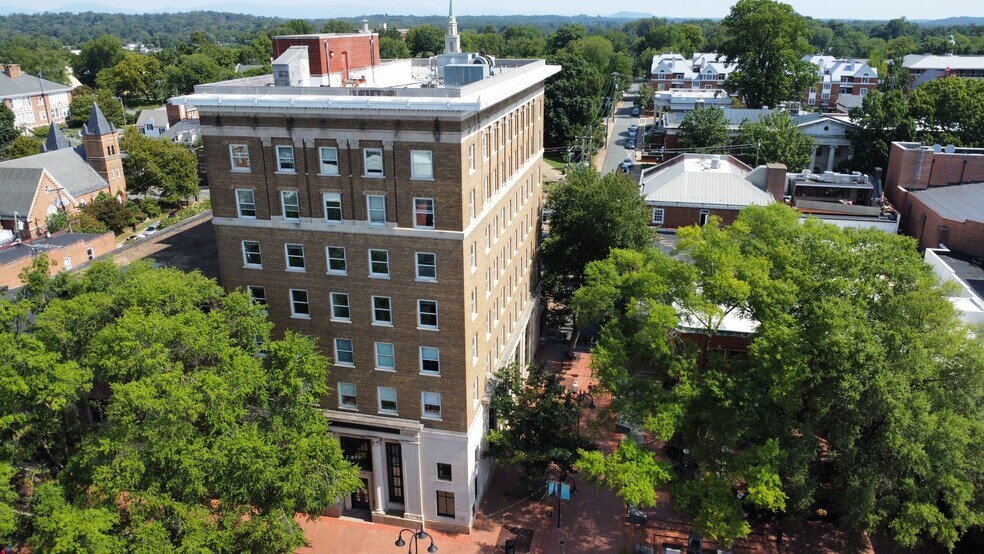 123 E Main St, Charlottesville, VA à louer - Photo du bâtiment - Image 1 de 14