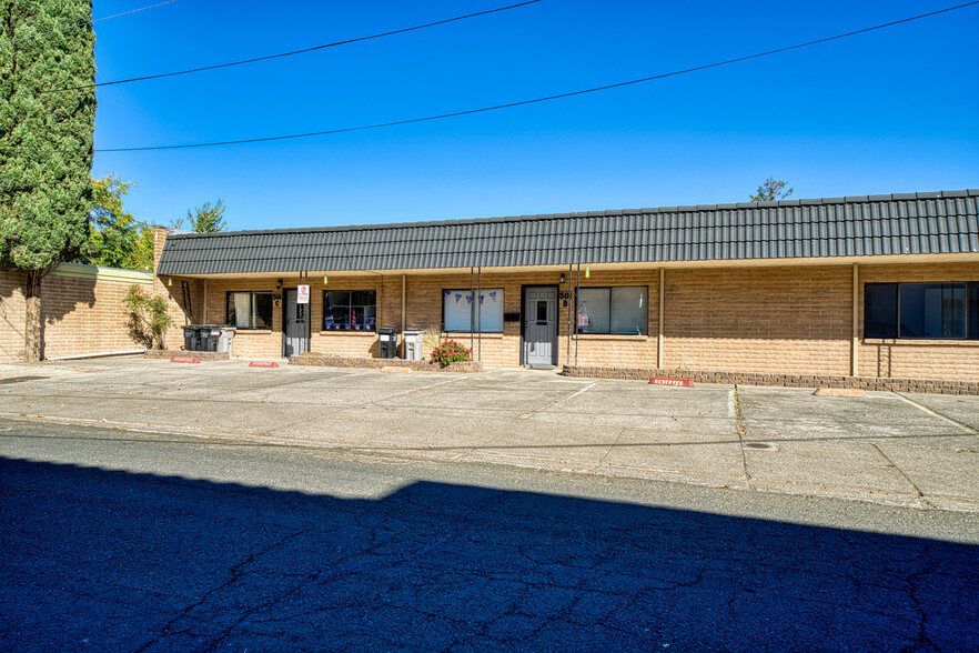 501 N Main St, Lakeport, CA à vendre - Photo du bâtiment - Image 3 de 16