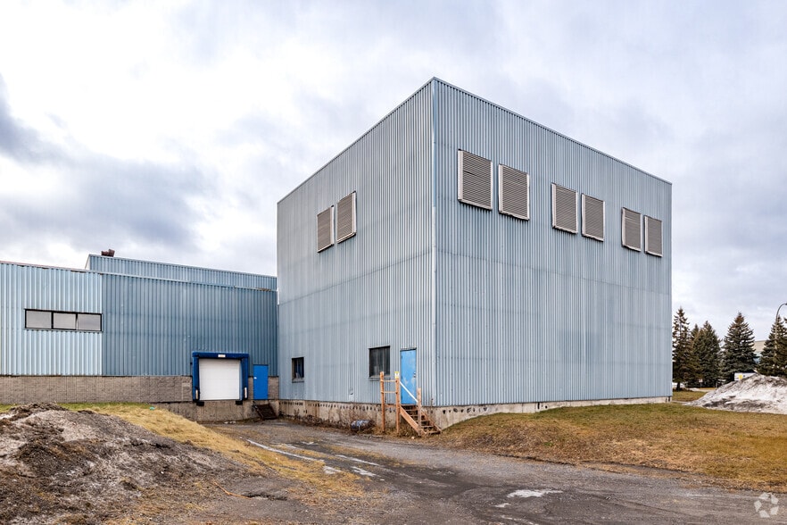 12180 Boul Industriel, Montréal, QC à vendre - Photo du bâtiment - Image 2 de 3