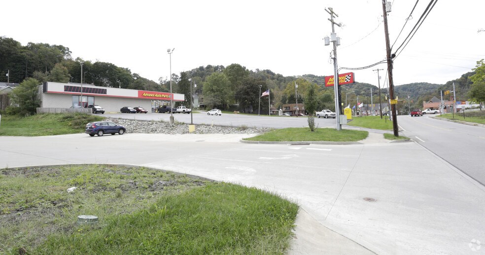 5700 Smithfield St, Mckeesport, PA à louer - Photo du bâtiment - Image 3 de 6