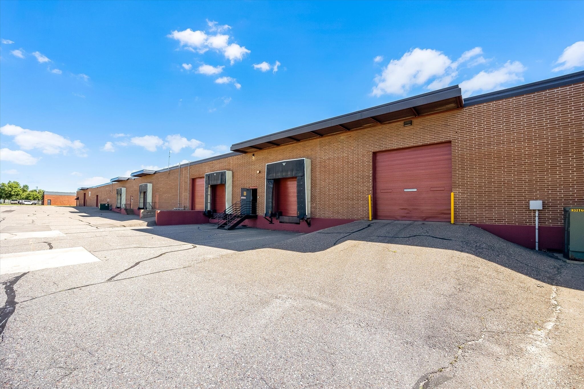 130-150 Eva St, Saint Paul, MN for lease Building Photo- Image 1 of 42