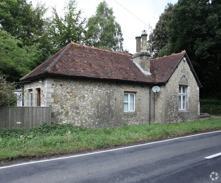 Felcourt Rd, East Grinstead à louer - Photo du bâtiment - Image 3 de 5
