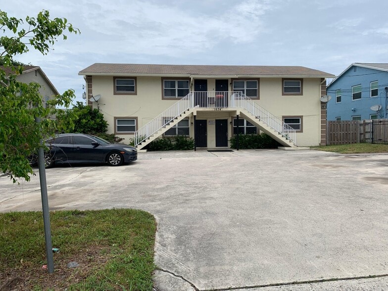 1634 W 26th Ct, Riviera Beach, FL à vendre - Photo du bâtiment - Image 3 de 21