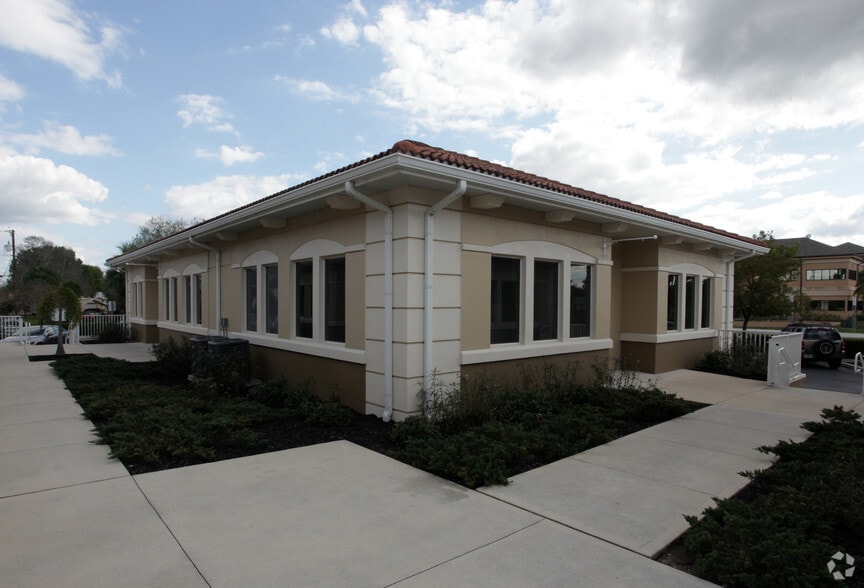 25080 Olympia Ave, Punta Gorda, FL for lease - Primary Photo - Image 1 of 4