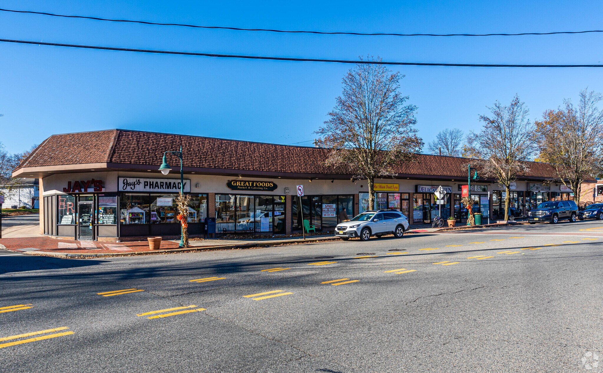 223-239 Kinderkamack Rd, Oradell, NJ for lease Primary Photo- Image 1 of 4