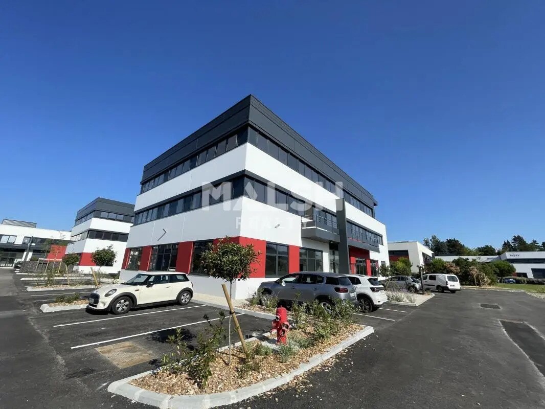 Flex in Dardilly for lease Building Photo- Image 1 of 34