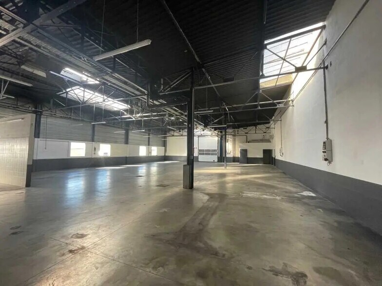 Flex dans Vénissieux à louer - Photo du bâtiment - Image 1 de 7