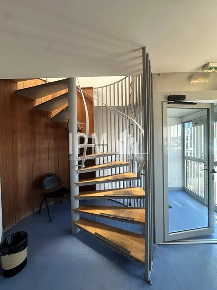 Office in Cabriès for lease - Interior Photo - Image 2 of 7