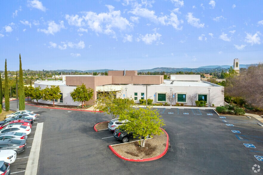 625 W Citracado Pky, Escondido, CA à louer - Photo du bâtiment - Image 3 de 5