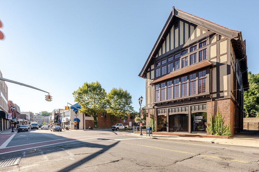 51-53 Glen St, Glen Cove, NY à louer - Photo du bâtiment - Image 3 de 15