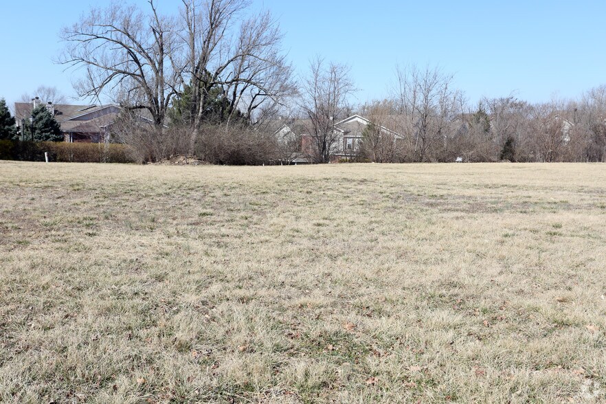 13480 Briar St, Leawood, KS à vendre - Photo du bâtiment - Image 3 de 10