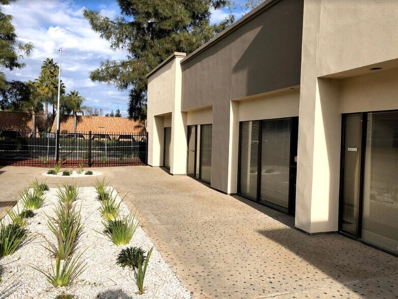 2002 N Gateway Blvd, Fresno, CA à vendre - Photo du bâtiment - Image 2 de 4