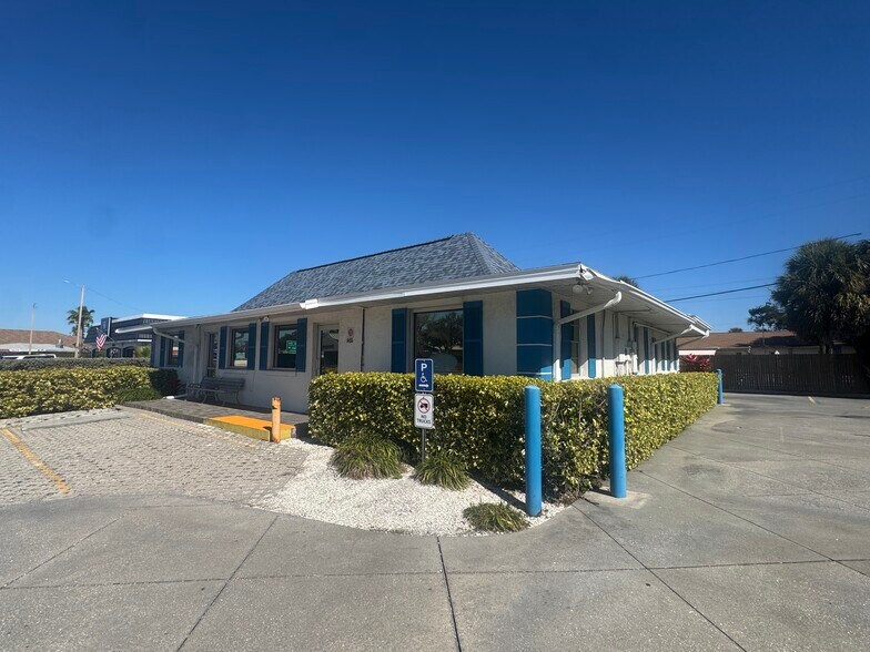 6455 Gulf Blvd, Saint Petersburg, FL à louer - Photo du bâtiment - Image 3 de 12