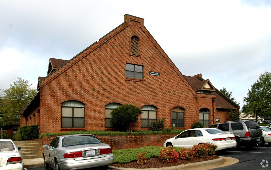 103 Kilmayne Dr, Cary, NC à louer - Photo du bâtiment - Image 2 de 9