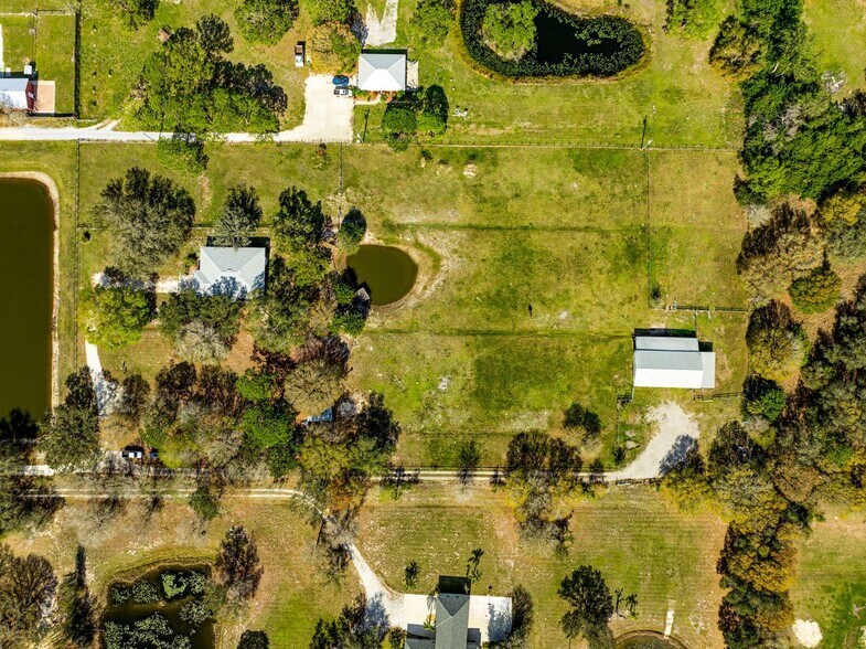 2250 Lorraine Rd, Sarasota, FL à vendre - Photo du bâtiment - Image 3 de 6