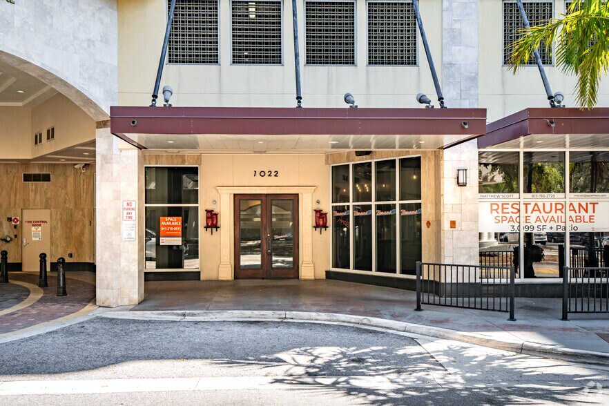 100 Central Ave, Sarasota, FL à louer - Photo du bâtiment - Image 2 de 6
