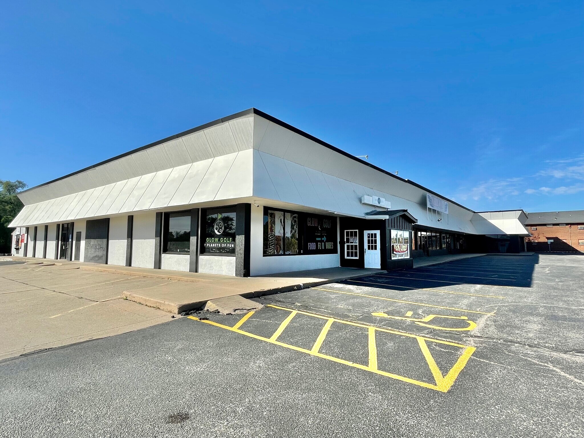 6801-6829 E Kellogg Dr, Wichita, KS for lease Building Photo- Image 1 of 14