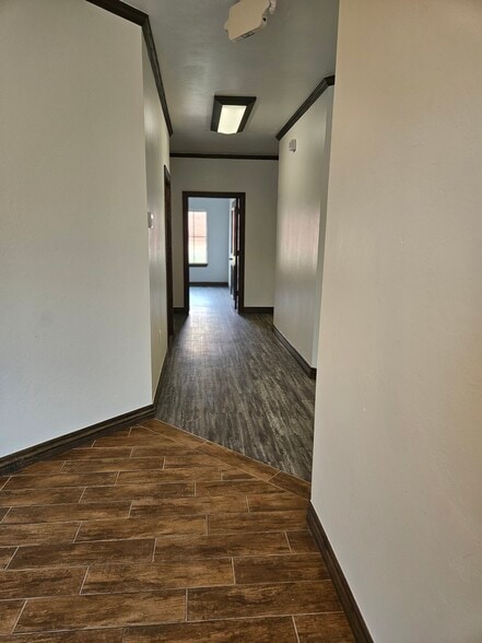 1109 N Bryant Ave, Edmond, OK for lease - Interior Photo - Image 2 of 12