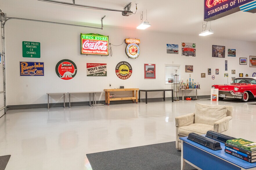 24 Industrial Park Rd, Saco, ME à vendre - Photo du bâtiment - Image 2 de 11