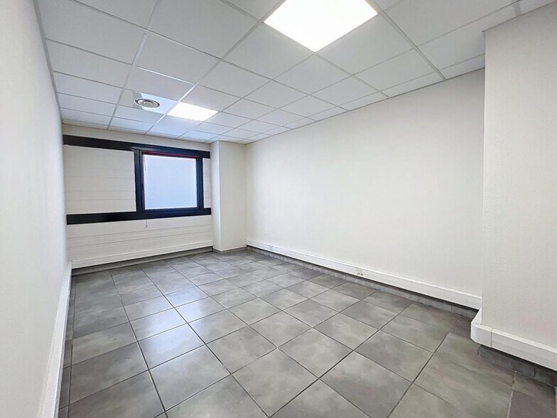 Office in La Seyne-sur-Mer for lease - Interior Photo - Image 2 of 2