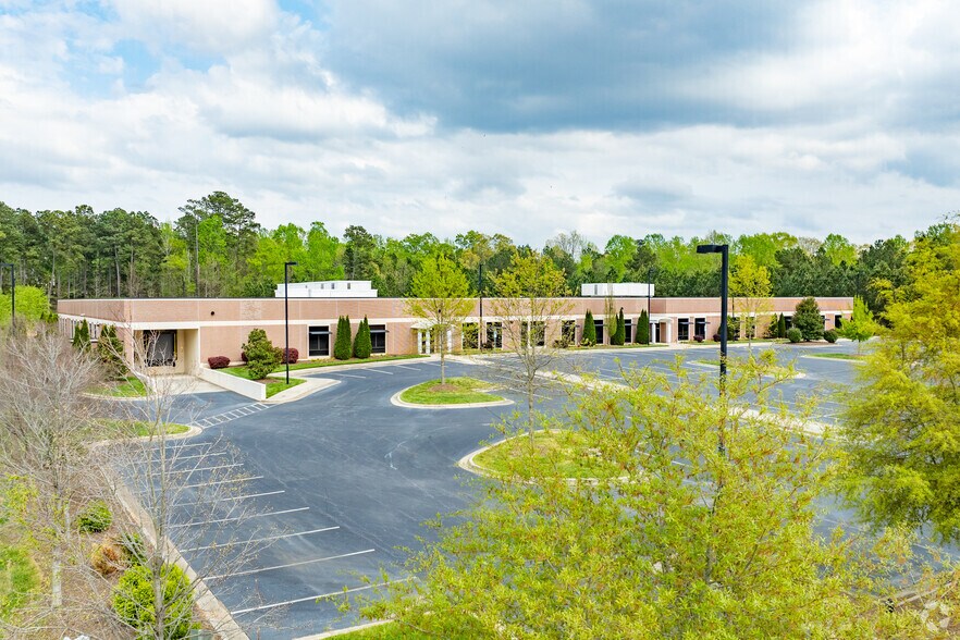 11125 Forest Pines Dr, Raleigh, NC à louer - Photo du bâtiment - Image 3 de 5