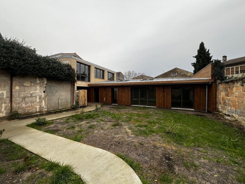 Office in Bordeaux for lease - Building Photo - Image 3 of 12