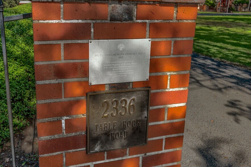 2336 Table Rock Rd, Medford, OR à vendre - Photo du bâtiment - Image 3 de 50