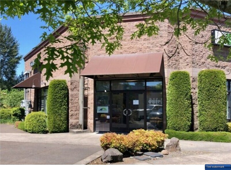 909 W Main St, Battle Ground, WA à louer - Photo du bâtiment - Image 1 de 12