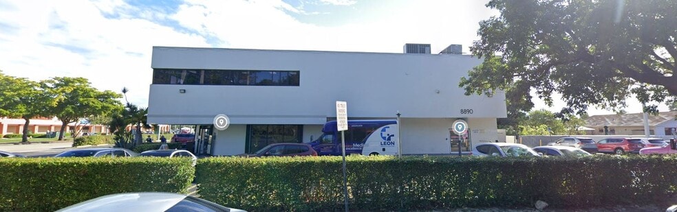 8874-8896 SW 24th St, Miami, FL à louer - Photo du bâtiment - Image 3 de 10