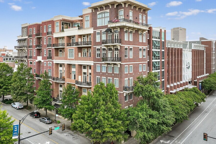 121-131 E McBee Ave, Greenville, SC à louer - Photo du bâtiment - Image 2 de 5