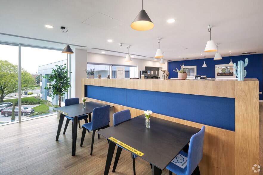 220 Wharfedale Rd, Wokingham à louer - Hall d’entrée - Image 2 de 14