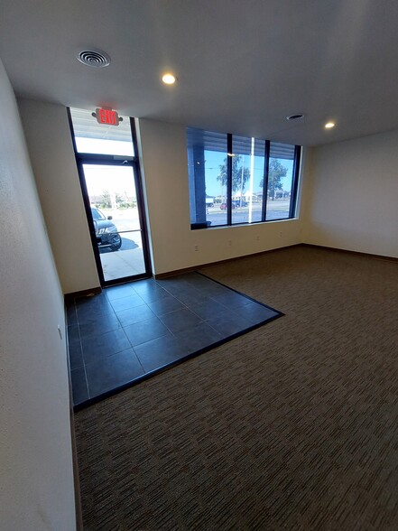 825 Lexington Blvd, Fort Atkinson, WI à louer - Photo intérieure - Image 2 de 19