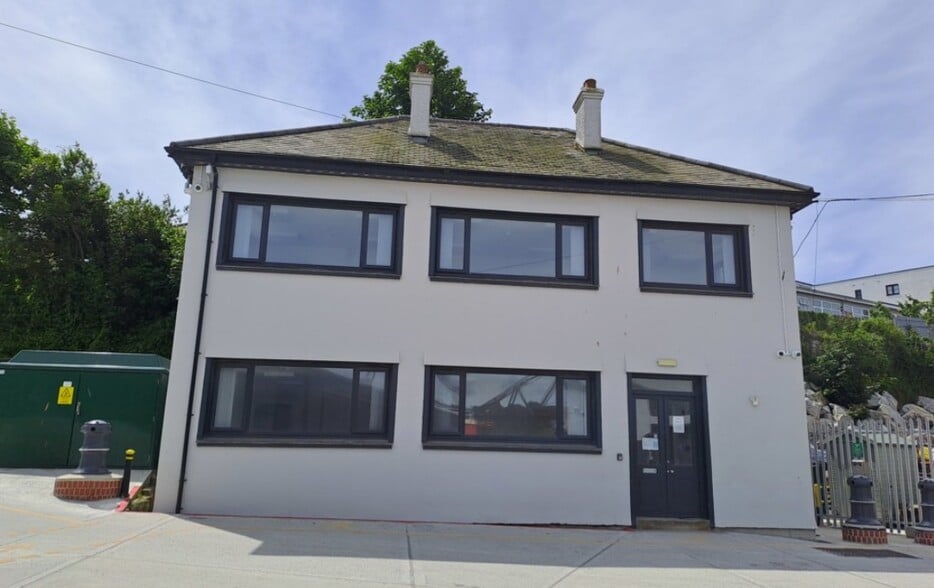 12 North Parade, Falmouth for lease - Building Photo - Image 2 of 4