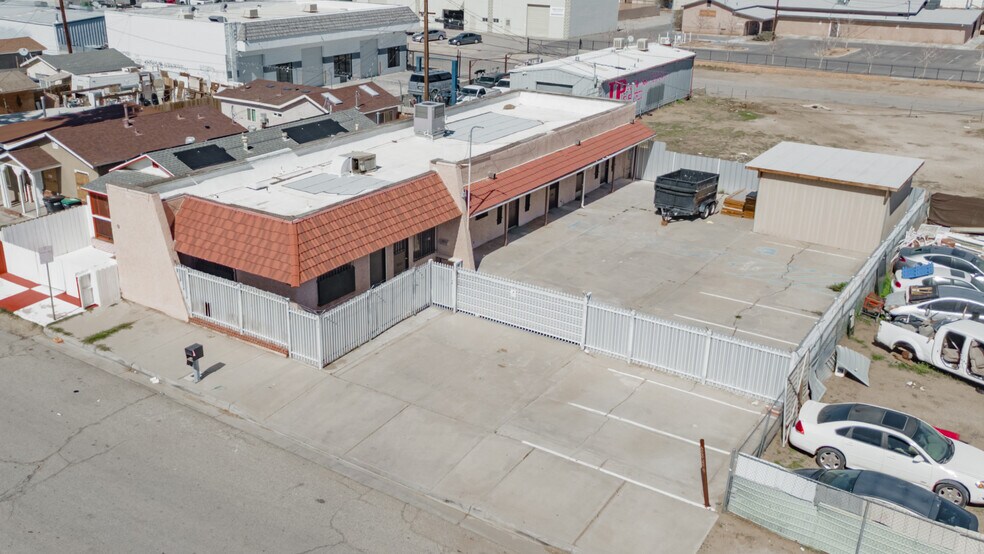 113 W Pillsbury St, Lancaster, CA à vendre - Photo du bâtiment - Image 2 de 20