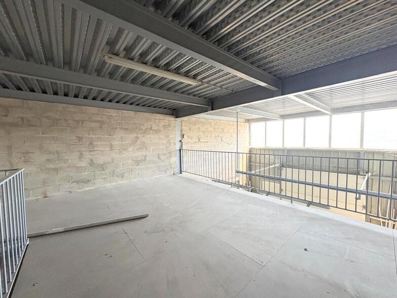 Flex in Achères for sale - Interior Photo - Image 2 of 19