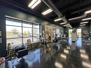 2621 N Greenwich Rd, Wichita, KS à louer Photo intérieure- Image 2 de 3